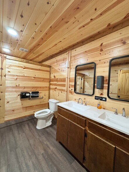 More Photos Of 500 SE Lincoln Rd, Idabel Hotel For Sale