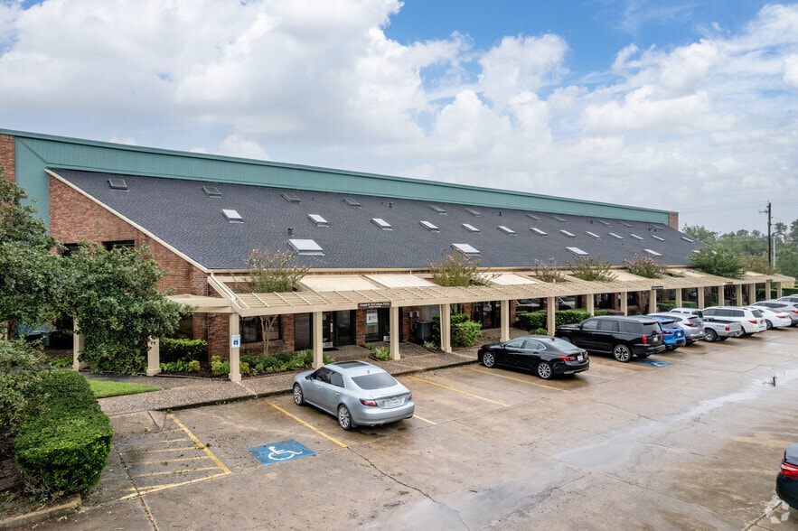 More Photos Of 17300 El Camino Real, Houston Office For Sale
