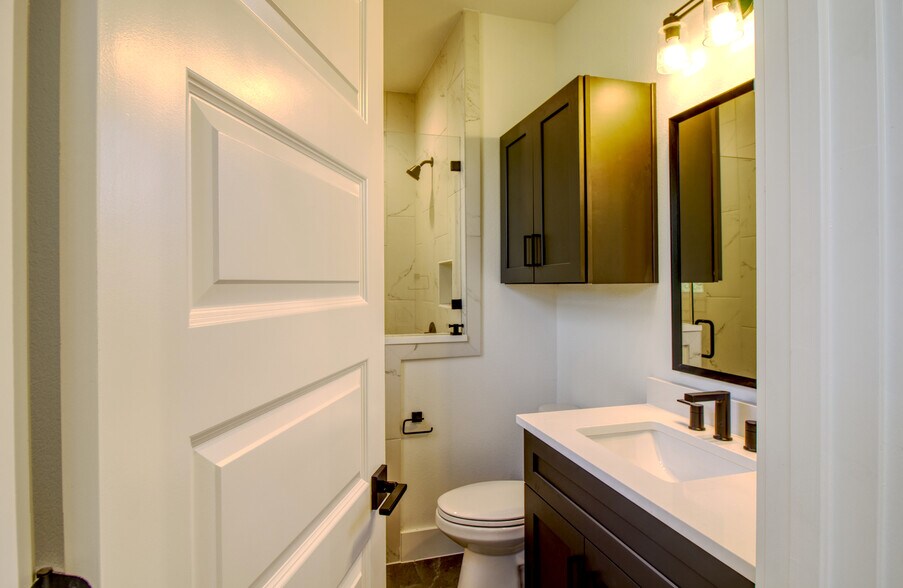More Photos Of 2608 Bristol Dr, Austin Multifamily For Sale