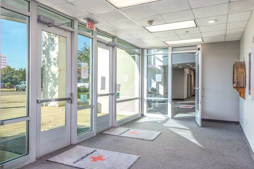 More Photos Of 5015 Woods Crossing Rd, Montgomery Office For Sale