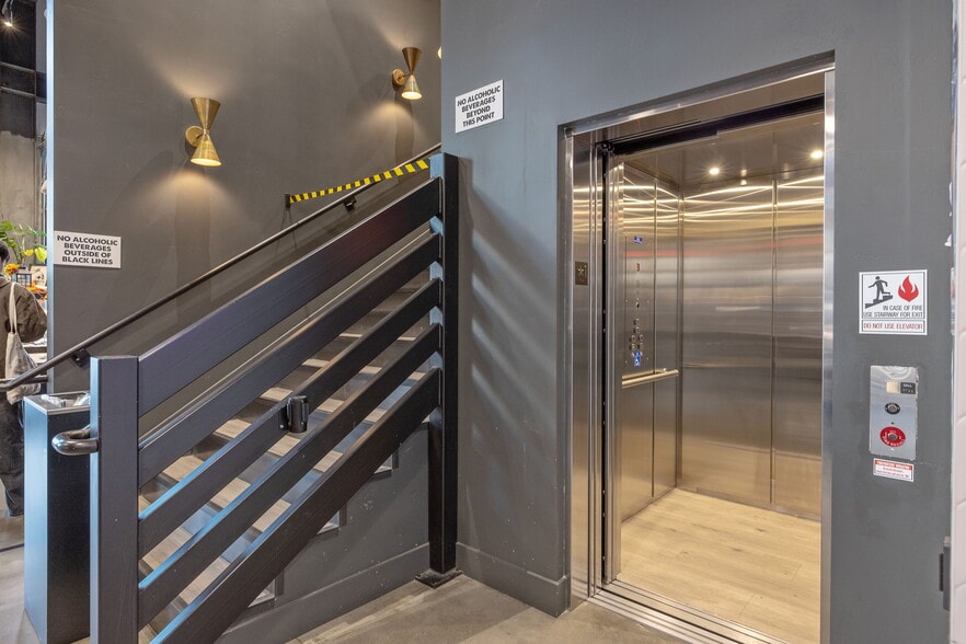 More Photos Of 215 W Main St, Visalia Restaurant For Lease