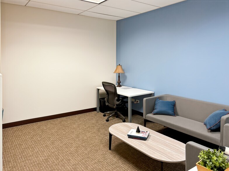 More Photos Of 3333 Warrenville Rd, Lisle Coworking Space