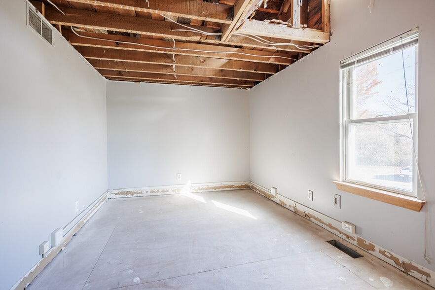 More Photos Of 5692 Pittsford Palmyra Rd, Pittsford Office Residential For Sale