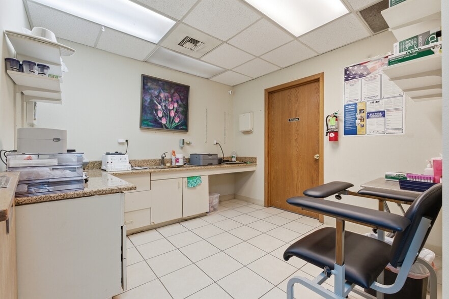 More Photos Of 1013 S Federal Blvd, Denver Office For Lease