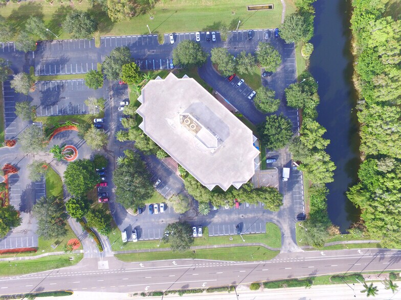More Photos Of 4210 Metro Pky, Fort Myers Office For Lease
