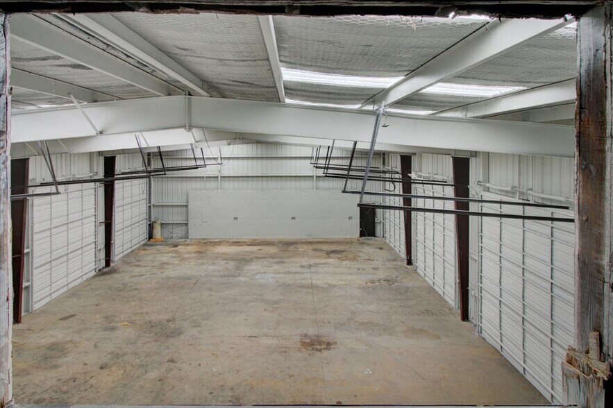 More Photos Of 4055 Old Dowlen Rd, Beaumont Warehouse For Lease