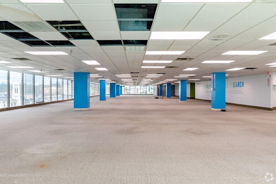 More Photos Of 222 NE Monroe St, Peoria Office For Sale