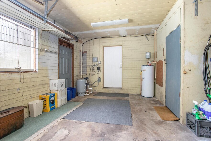 More Photos Of 1025 W New York Ave, Deland Coworking Space