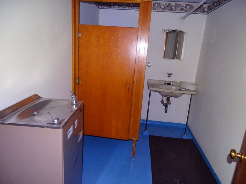 More Photos Of 417 E Sunbury St, Shamokin Storefront Retail Office For Sale