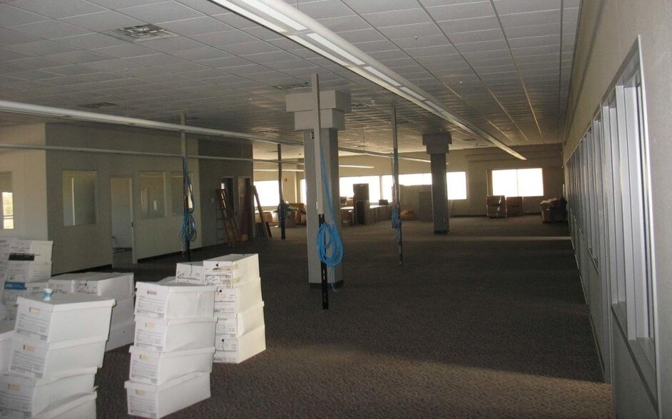 More Photos Of 2000-2002 Industrial St, Viborg Warehouse For Sale