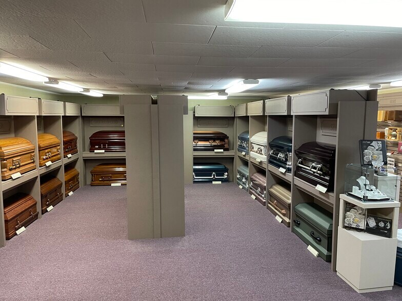 More Photos Of 480 W 7th Ave, Junction City Storefront Retail Office For Sale