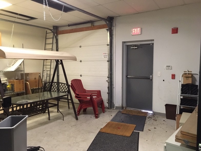 More Photos Of 7 Research Dr, Woodbridge Office For Sale