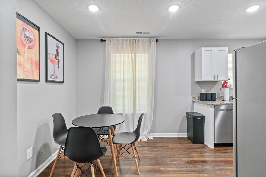More Photos Of 21 Lost Ln, McEwen Apartments For Sale