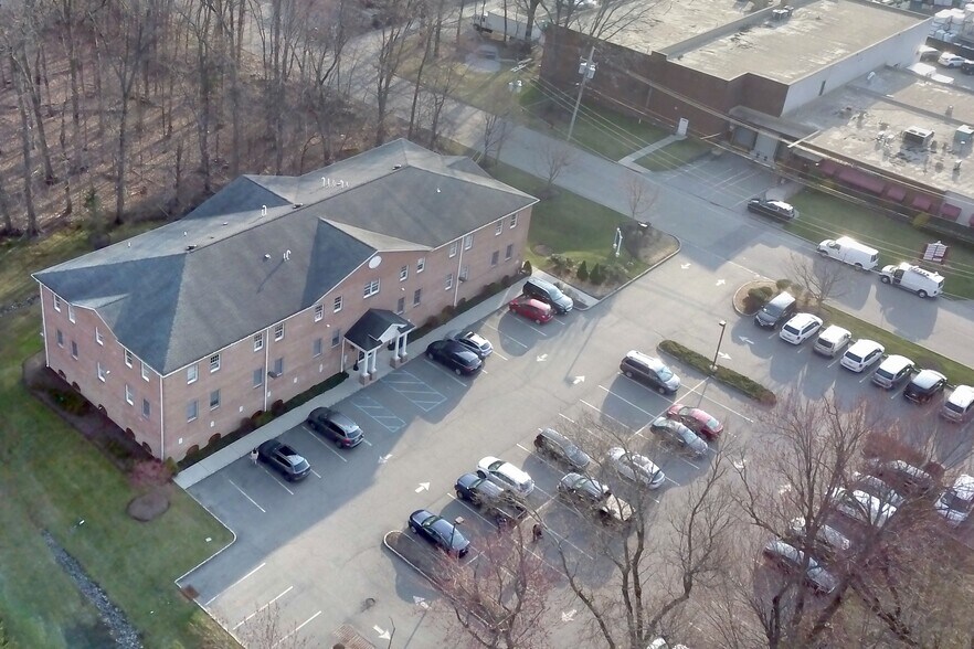 More Photos Of 7 Industrial Rd, Pequannock Office For Lease