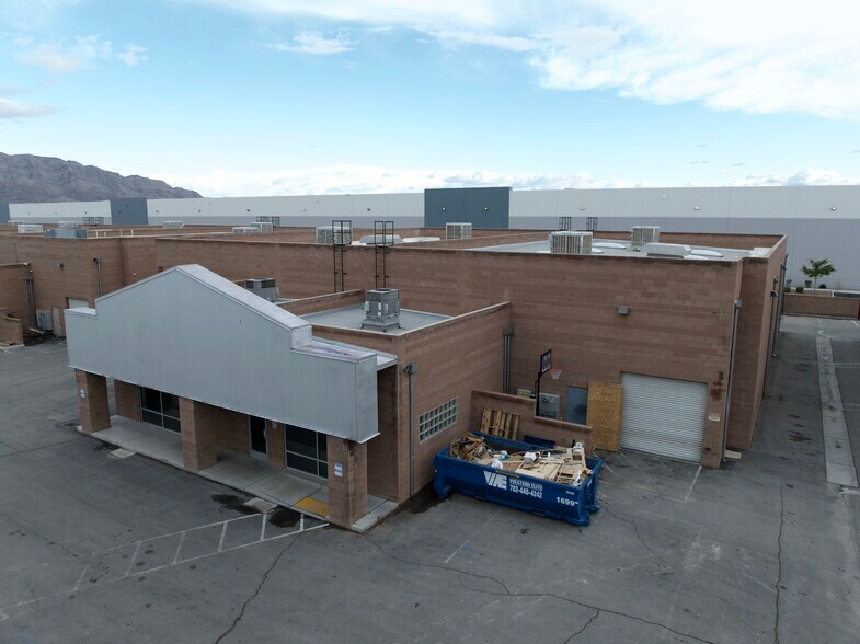 More Photos Of 2769 N Lamb Blvd, Las Vegas Warehouse For Lease