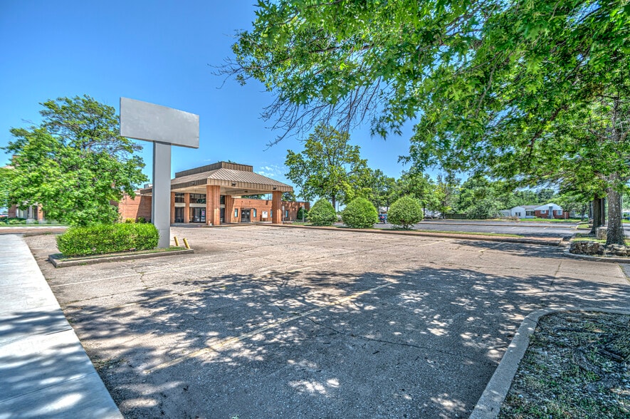 More Photos Of 5950 E Admiral Pl, Tulsa Lodge Meeting Hall For Sale