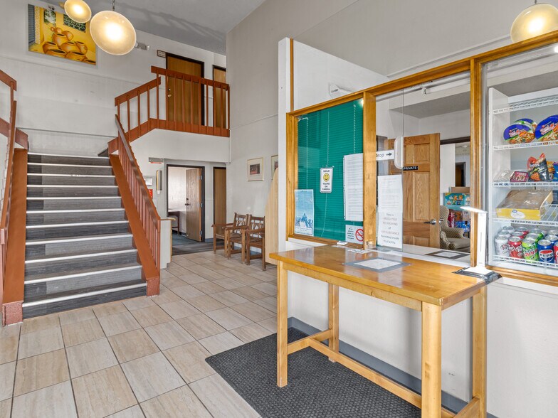 More Photos Of 1805 Westland Rd, Cheyenne Hotel For Sale