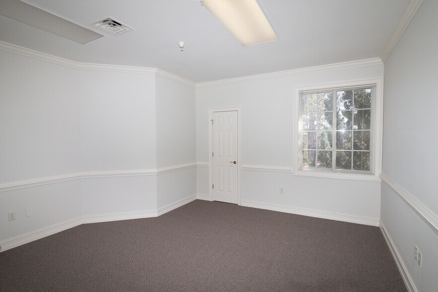More Photos Of 3225 Shallowford Rd, Marietta Office For Lease