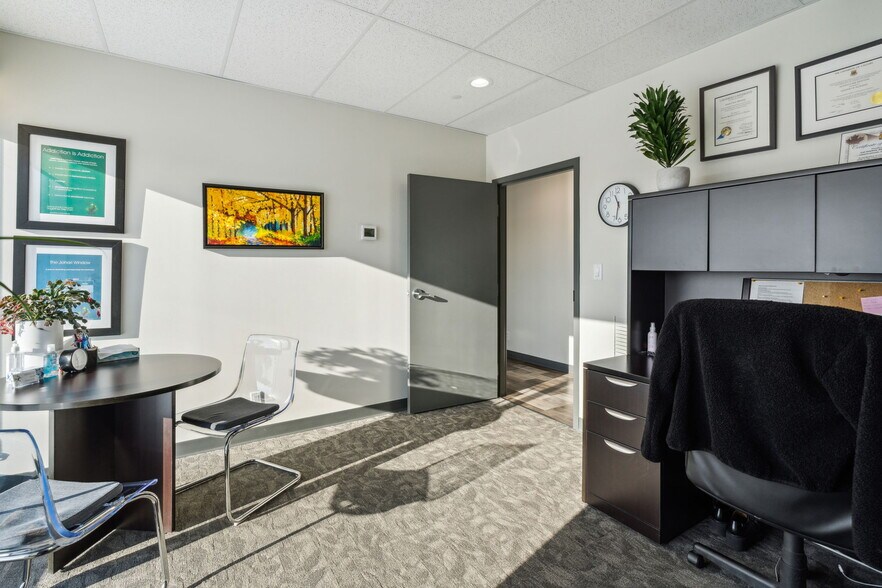 More Photos Of 7005 Fairmount Dr SE, Calgary Medical For Sale