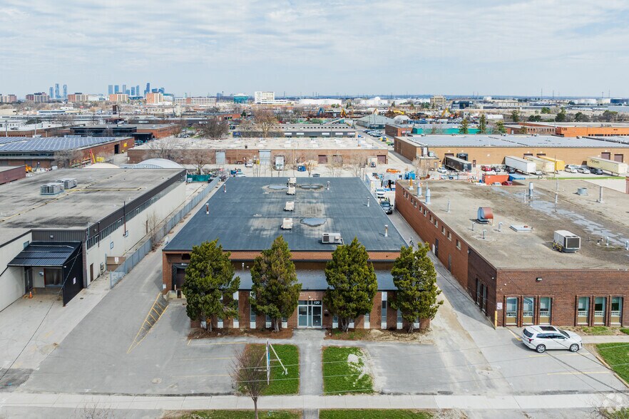 More Photos Of 120 St Regis Cres, Toronto Manufacturing For Lease