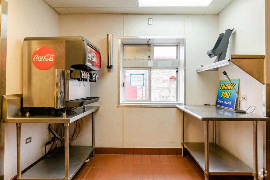 More Photos Of 551 S 8th St, West Dundee Restaurant For Sale