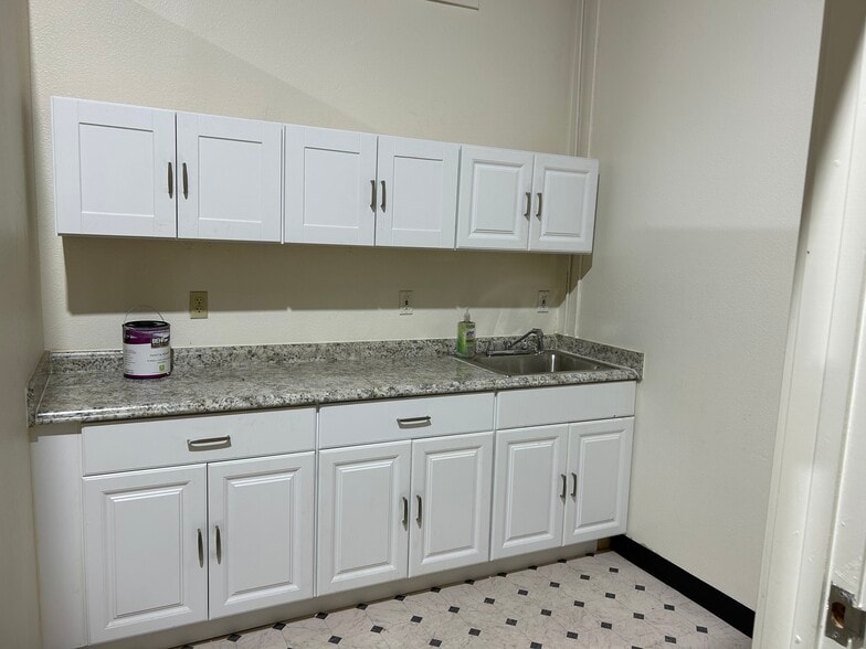 More Photos Of 300-302 4th St, Oakland Flex For Lease