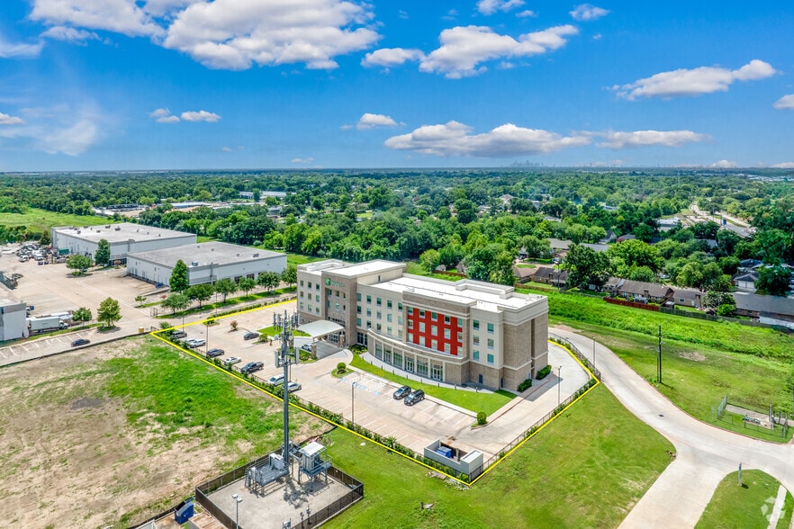 More Photos Of 3539 N Sam Houston Pky, Houston Hotel For Sale