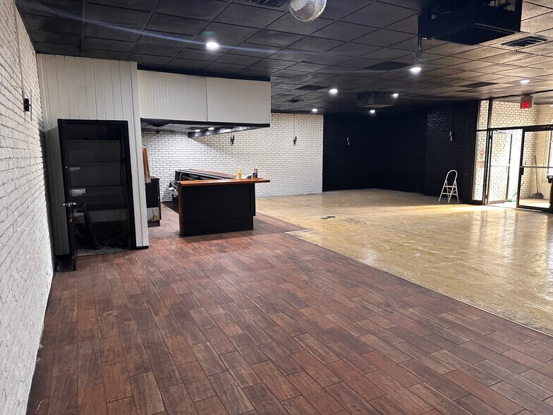 More Photos Of 8350 S 88th Ave, Justice Restaurant For Sale