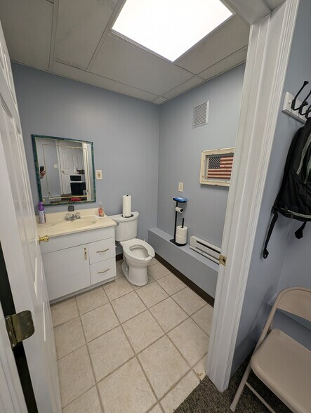 More Photos Of 700 Pulaski Blvd, Bellingham Storefront For Sale