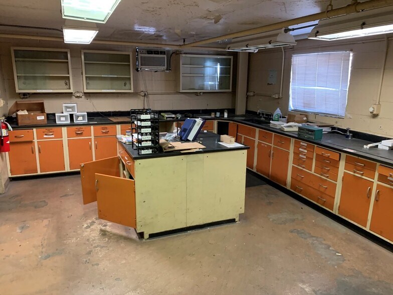 More Photos Of 218 Springfield Rd, Baton Rouge Warehouse For Sale