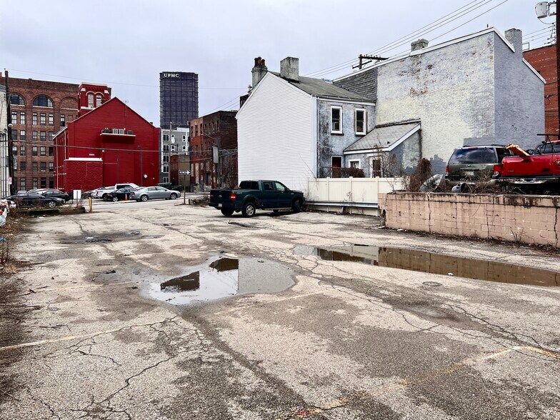 More Photos Of 1621 Forbes Ave, Pittsburgh General Retail For Sale