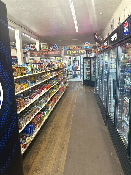 More Photos Of 91130 Donna Rd, Springfield Convenience Store For Sale