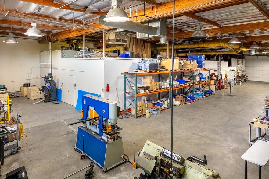 More Photos Of 425 Park Ave, San Fernando Warehouse For Sale
