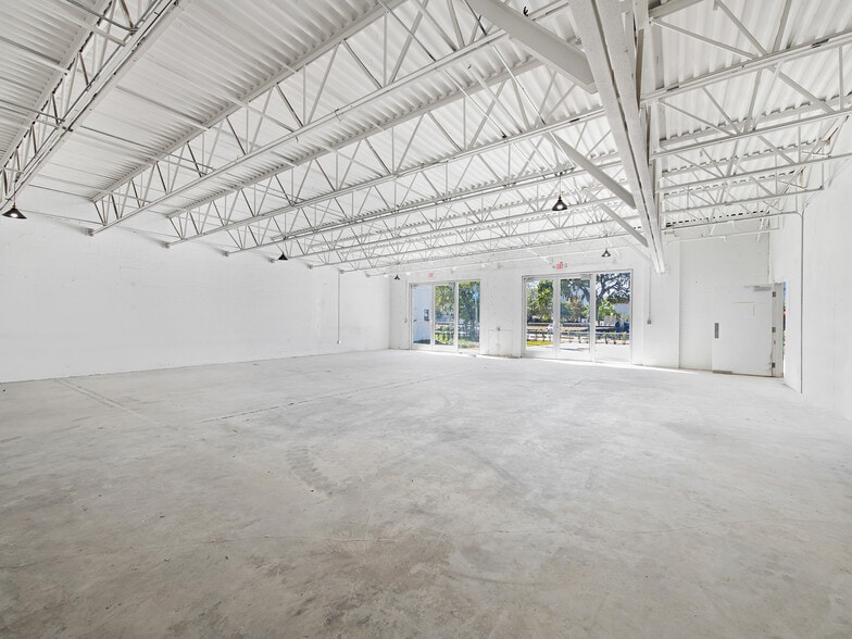 More Photos Of 410-470 NE 1st Ave, Hallandale Restaurant For Lease