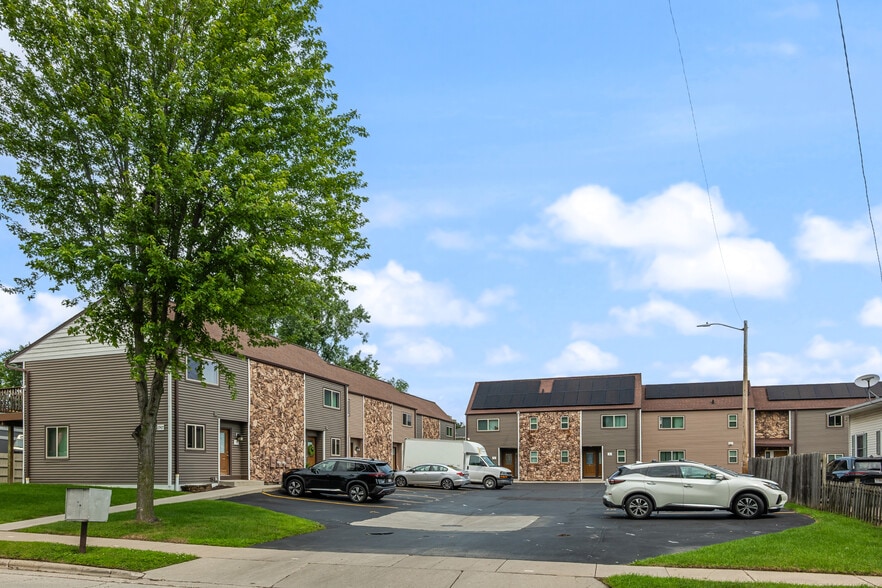 Primary Photo Of 1747 Oakdale Ave, Green Bay Apartments For Sale