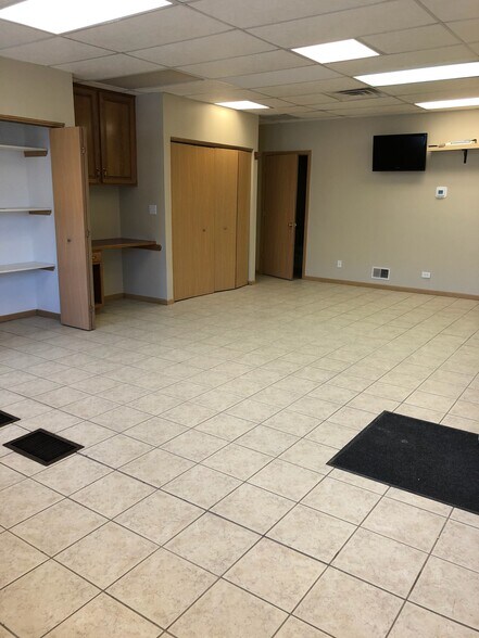 More Photos Of 4921 W 95th St, Oak Lawn Storefront Retail Residential For Sale