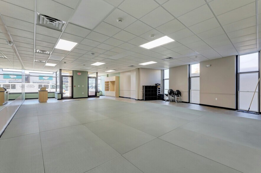 More Photos Of 1285-1291 Broad St, Bloomfield Medical For Lease