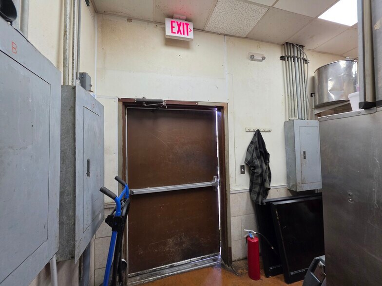 More Photos Of 2813 W Walnut St, Rogers Restaurant For Sale