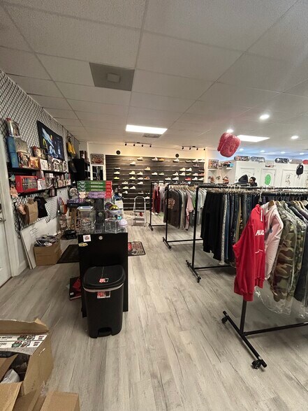 More Photos Of 1716 St Albans Dr, Raleigh Light Manufacturing For Lease