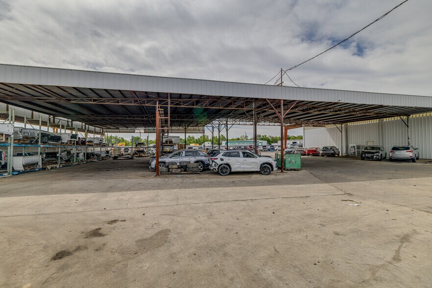 More Photos Of 208 Franklin Dr, West Monroe Distribution For Sale