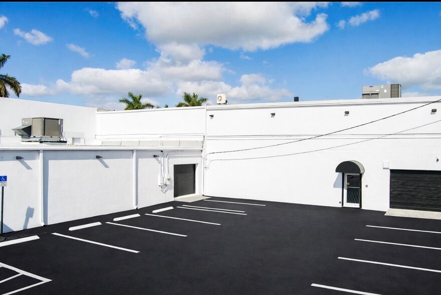 More Photos Of 32 S Dixie Hwy, Lake Worth Freestanding For Sale