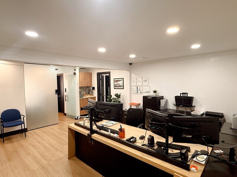More Photos Of 3630 E 10th Ct, Hialeah Warehouse For Lease