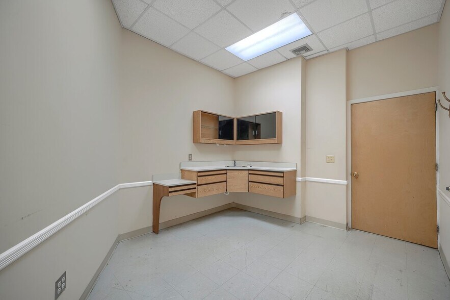 More Photos Of 79 Route 59, Airmont Medical For Lease
