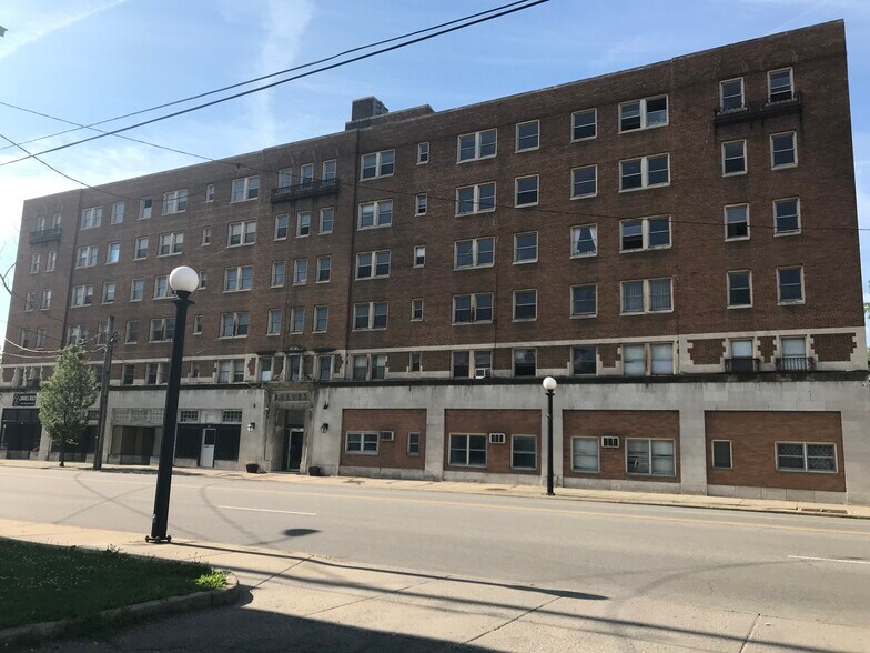 More Photos Of 295 W Market St, Warren Apartments For Sale