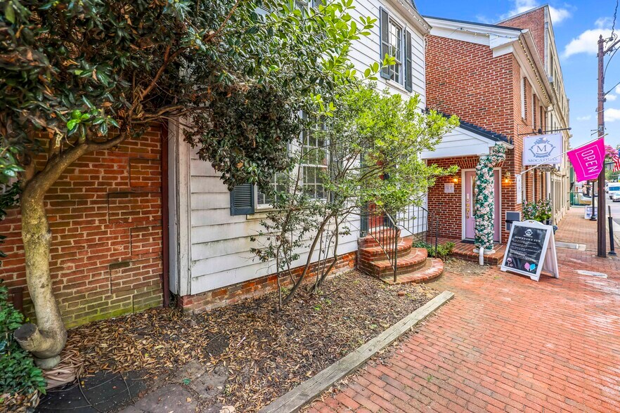 More Photos Of 3 E Market St, Leesburg Office For Sale