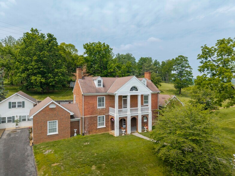 More Photos Of 610 New Hope Rd, Staunton Specialty For Sale