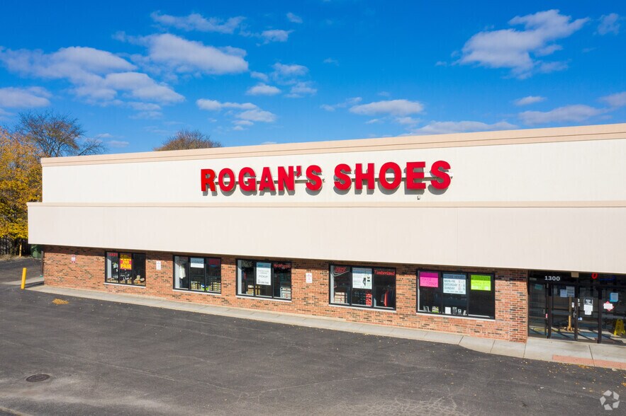 More Photos Of 1202-1300 W Dundee Rd, Buffalo Grove Storefront For Lease