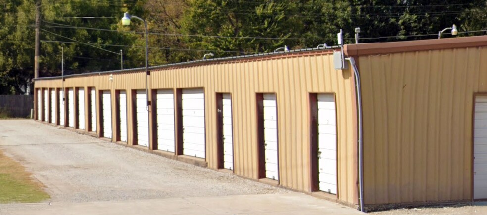 More Photos Of 335 Vann St, Vinita Self Storage For Sale