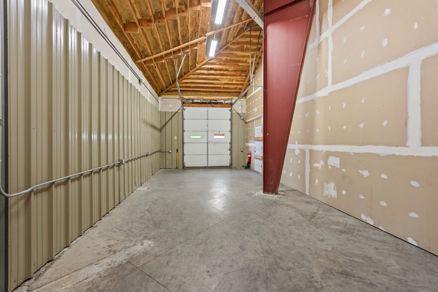 More Photos Of 27 Kent St, Ballston Spa Warehouse For Lease