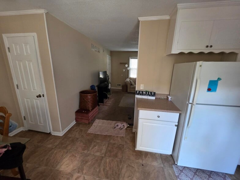 More Photos Of 1101 Comanchee Trl, West Columbia Multifamily For Sale